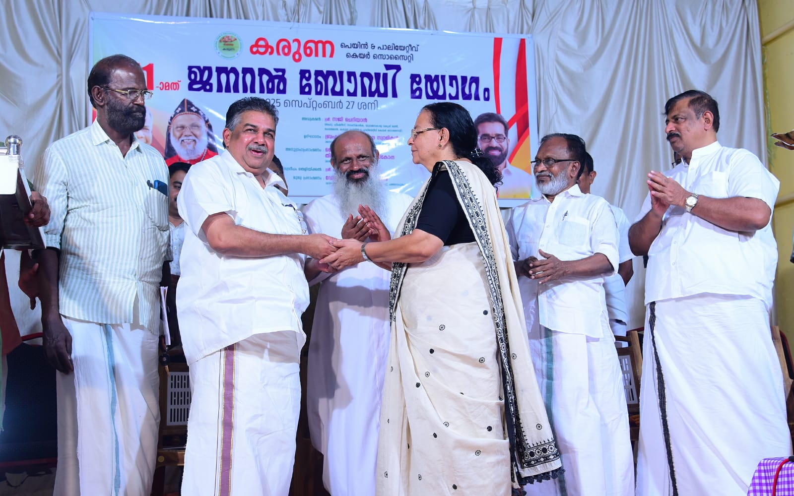 68 വർഷം പഴക്കമുള്ള വിവാഹമോതിരം  കരുണ യ്ക്ക് കൈമാറി